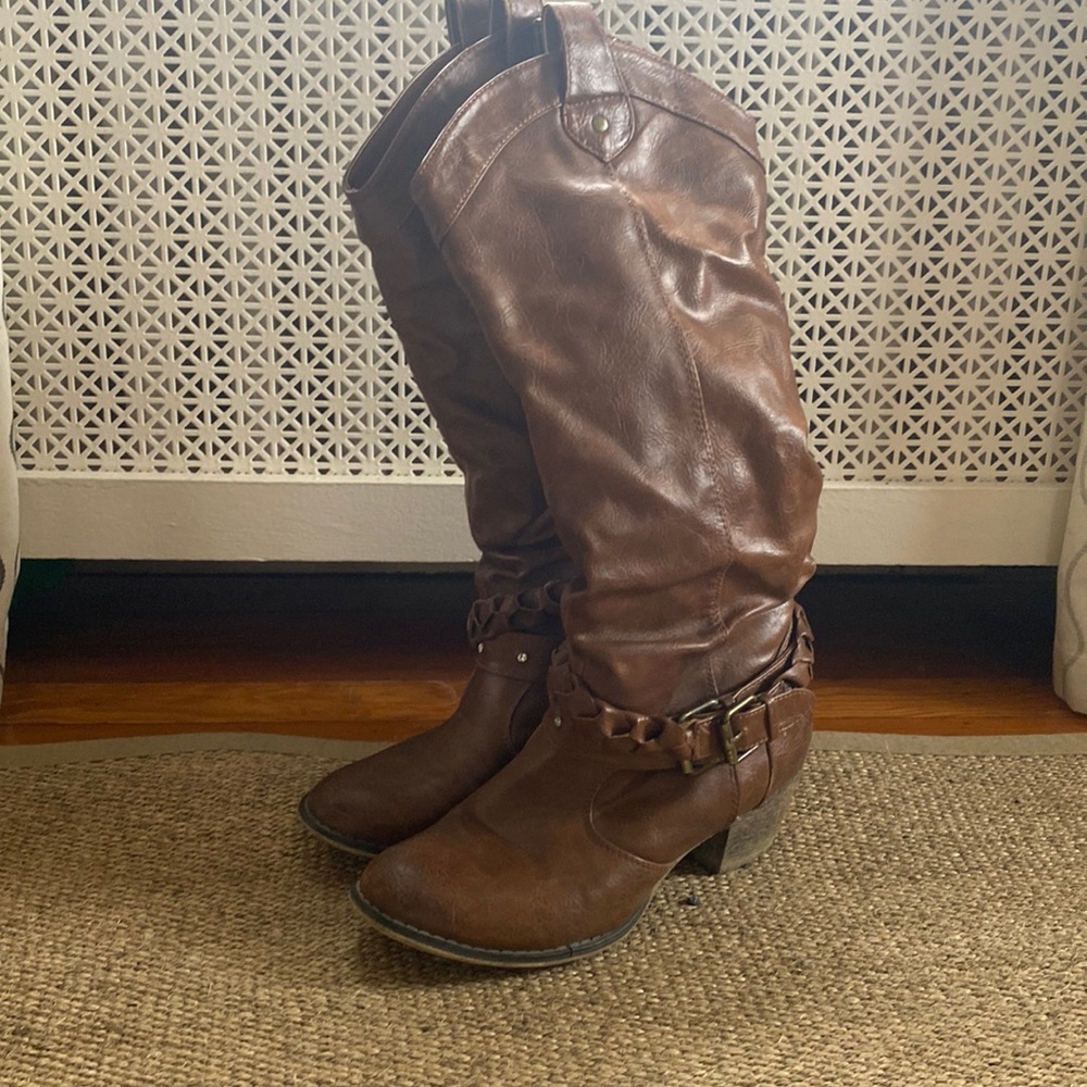 Transit | Faux leather. Country dress cowgirls boots 🤠